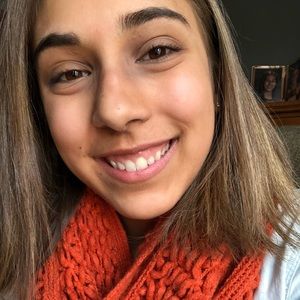 Meet your Posher, Olivia